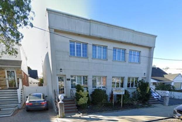 property at 452 E Park Ave