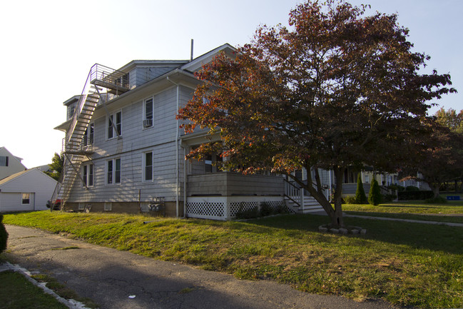 29 Woodbury Ave in Norwalk, CT - Building Photo - Building Photo