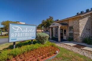 Dakota San Antonio in Balcones Heights, TX - Building Photo