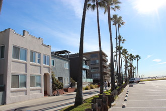 2209 Ocean Front Walk in Venice, CA - Building Photo - Building Photo