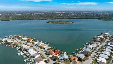 17323 Kennedy Dr in North Redington Beach, FL - Building Photo - Building Photo