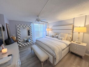 1 Royal Palm Way in Boca Raton, FL - Building Photo - Building Photo