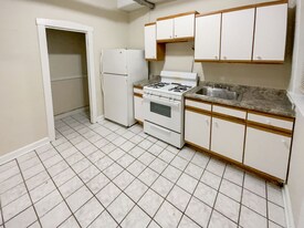 1943 W Winnemac Ave, Unit GDN in Chicago, IL - Building Photo