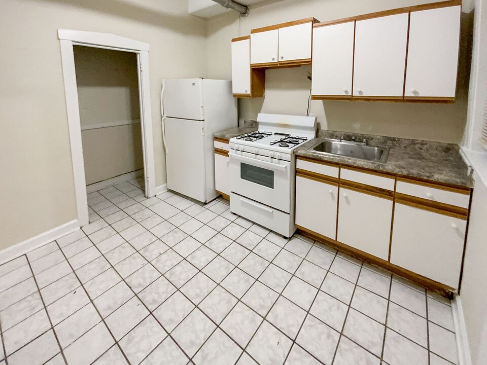 1943 W Winnemac Ave, Unit GDN in Chicago, IL - Building Photo