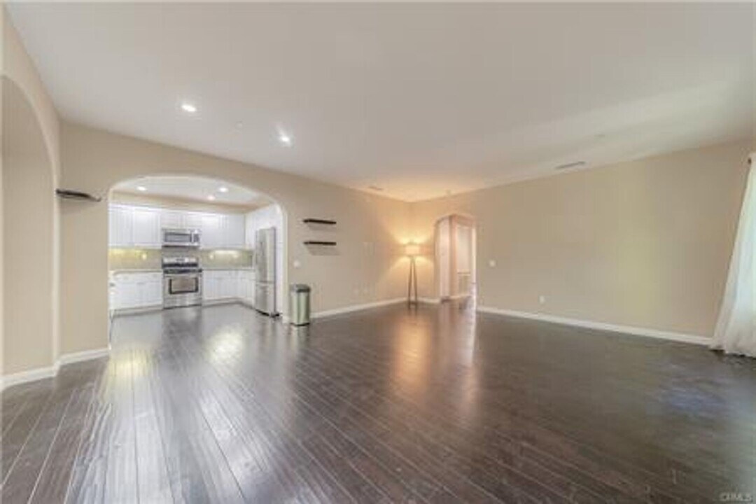 672 E Valencia St in Anaheim, CA - Building Photo