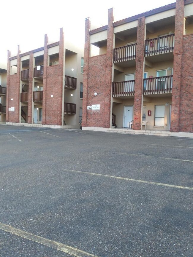 125 E Morningside Dr in South Padre Island, TX - Building Photo - Building Photo