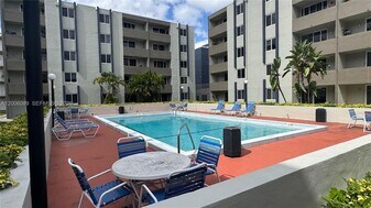 10090 NW 80th Ct in Hialeah, FL - Building Photo