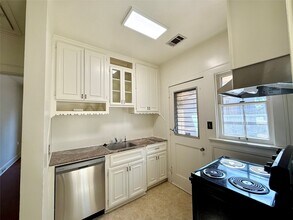 101 S Brewer St in Navasota, TX - Building Photo - Building Photo