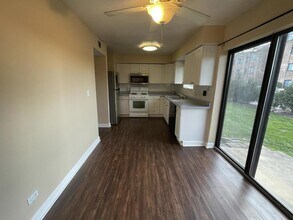 240 E Rimini Ct in Palatine, IL - Building Photo - Building Photo