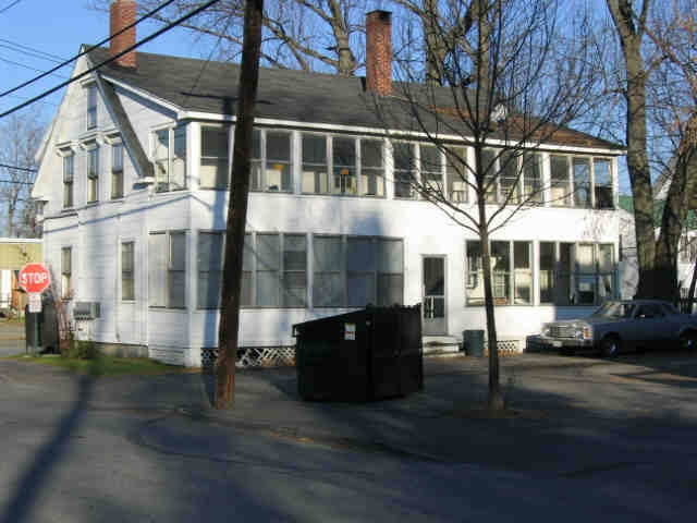 21 Summer St in Augusta, ME - Foto de edificio - Building Photo