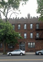 221-15 Hempstead Tpke in Queens Village, NY - Building Photo