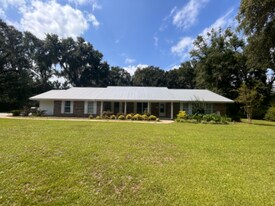 104 Brisbon Rd in Richmond Hill, GA - Building Photo