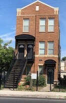 753 S Kedzie Ave, Unit 2 in Chicago, IL - Building Photo