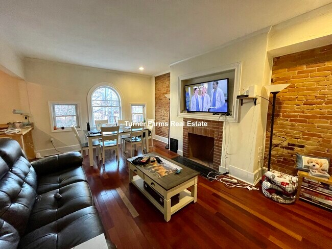 45 Hemenway St, Unit 2 in Boston, MA - Foto de edificio - Building Photo