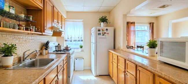 61 Broadway, Unit 1, Unit 1