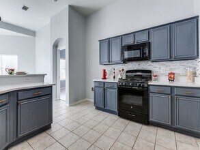 1305 Greenbriar Ln in McKinney, TX - Foto de edificio - Building Photo