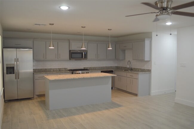 214 Basswood Dr in Spring, TX - Building Photo - Building Photo