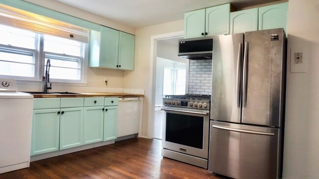 property at 586 Courtland Ave