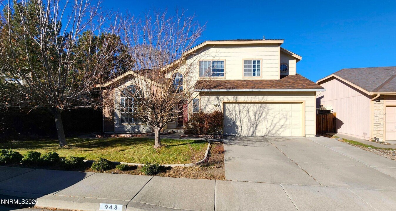 943 Edgecliff Dr in Reno, NV - Building Photo