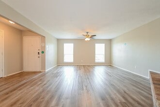 1301 Southridge Dr in Lancaster, TX - Building Photo - Building Photo