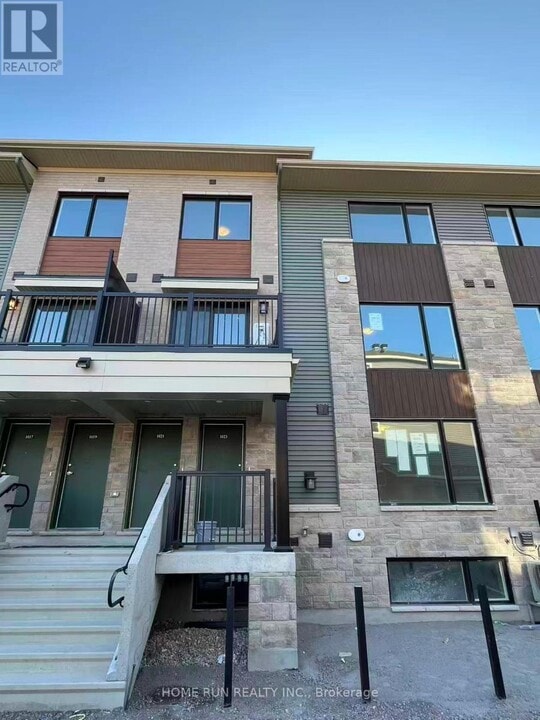1021 Creekway Private in Ottawa, ON - Building Photo