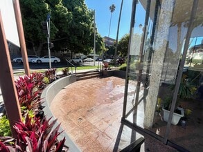 St. Andrews Place Apartments in Los Angeles, CA - Foto de edificio - Building Photo