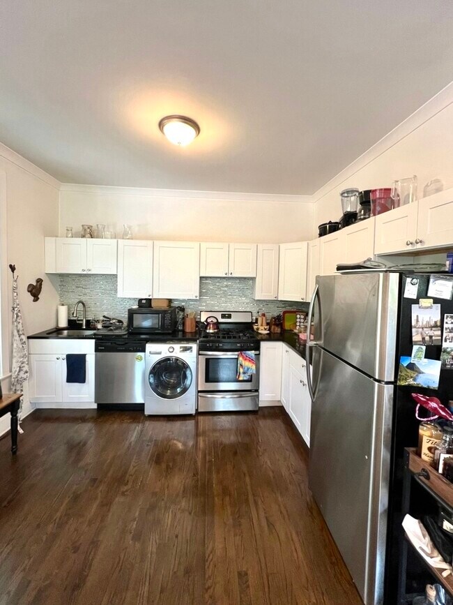 2905 N Mildred Ave, Unit 3 in Chicago, IL - Building Photo - Building Photo