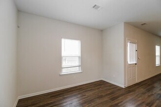 445 Samara Ct in Fairburn, GA - Foto de edificio - Building Photo