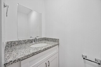 8220 Bigwood St in Houston, TX - Building Photo - Building Photo