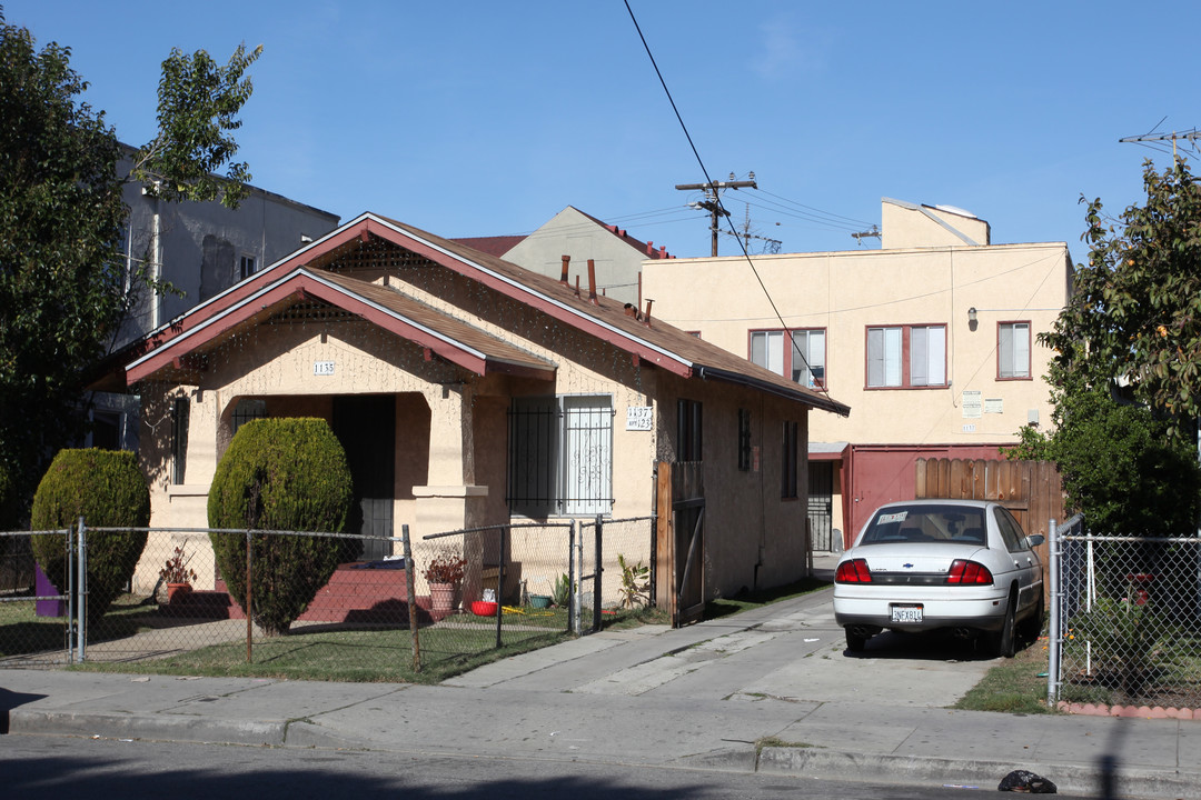 1135-1137 E 10th St in Long Beach, CA - Building Photo