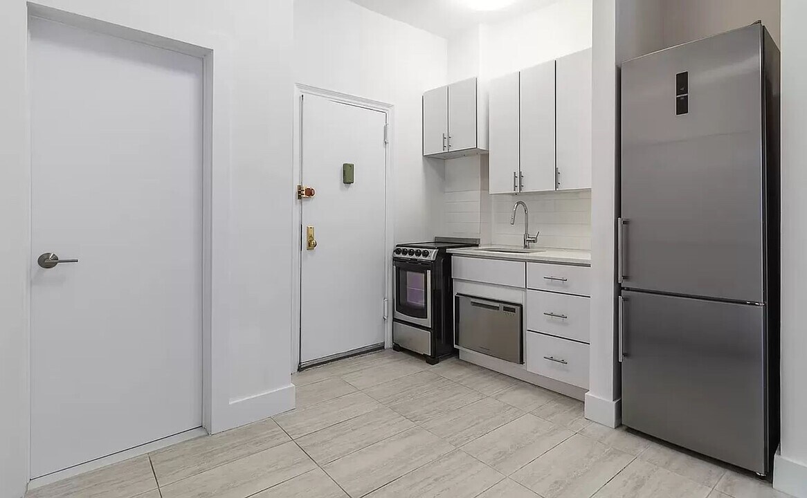 444 W 48th St-Unit -1A in New York, NY - Building Photo