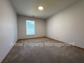 1660 Swanson Dr in Syracuse, NE - Building Photo - Building Photo