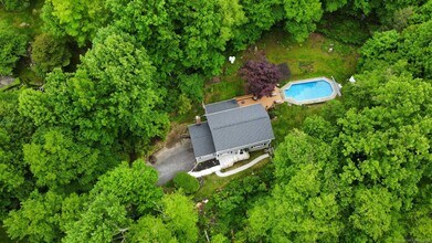 8 Glenview Dr in Sherman, CT - Foto de edificio - Building Photo