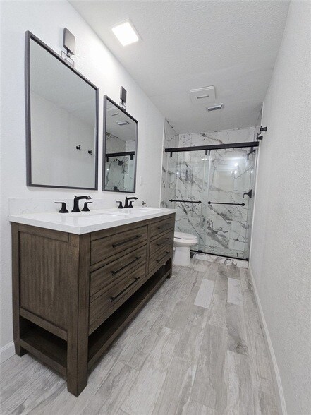 14911 Wunderlich Dr, Unit 907 in Houston, TX - Foto de edificio