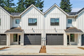 Landover Townhomes in Vancouver, WA - Building Photo - Building Photo