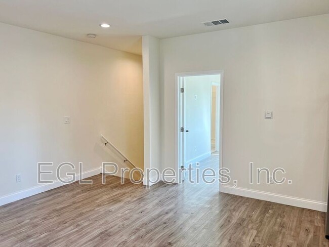 4503 S Gramercy Pl in Los Angeles, CA - Building Photo - Building Photo