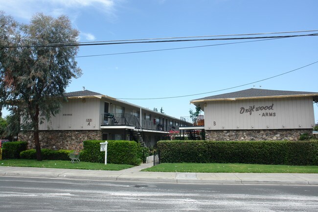 Driftwood Arms in San Jose, CA - Building Photo - Building Photo