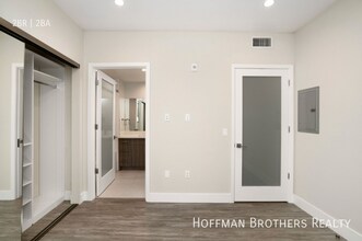 5550 Bonner Ave, Unit 203 in Los Angeles, CA - Foto de edificio - Building Photo