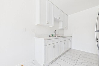 13060 Burbank Blvd. Apartments in Sherman Oaks, CA - Building Photo - Building Photo