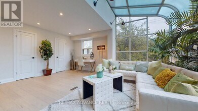 108 Eaton Ave in Toronto, ON - Building Photo - Building Photo
