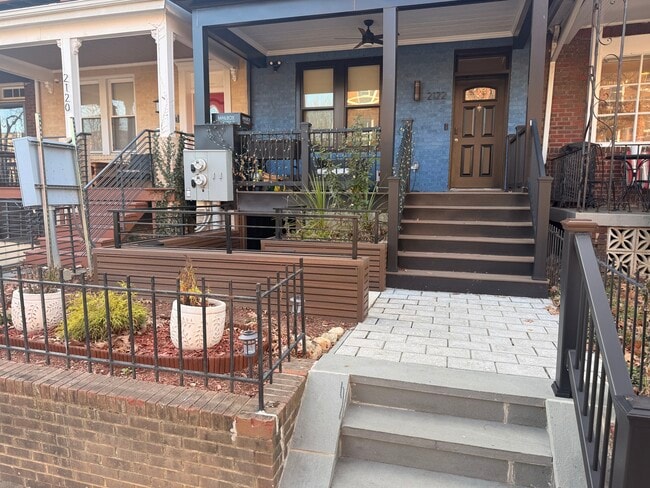 2122 2nd St NW in Washington, DC - Foto de edificio - Building Photo