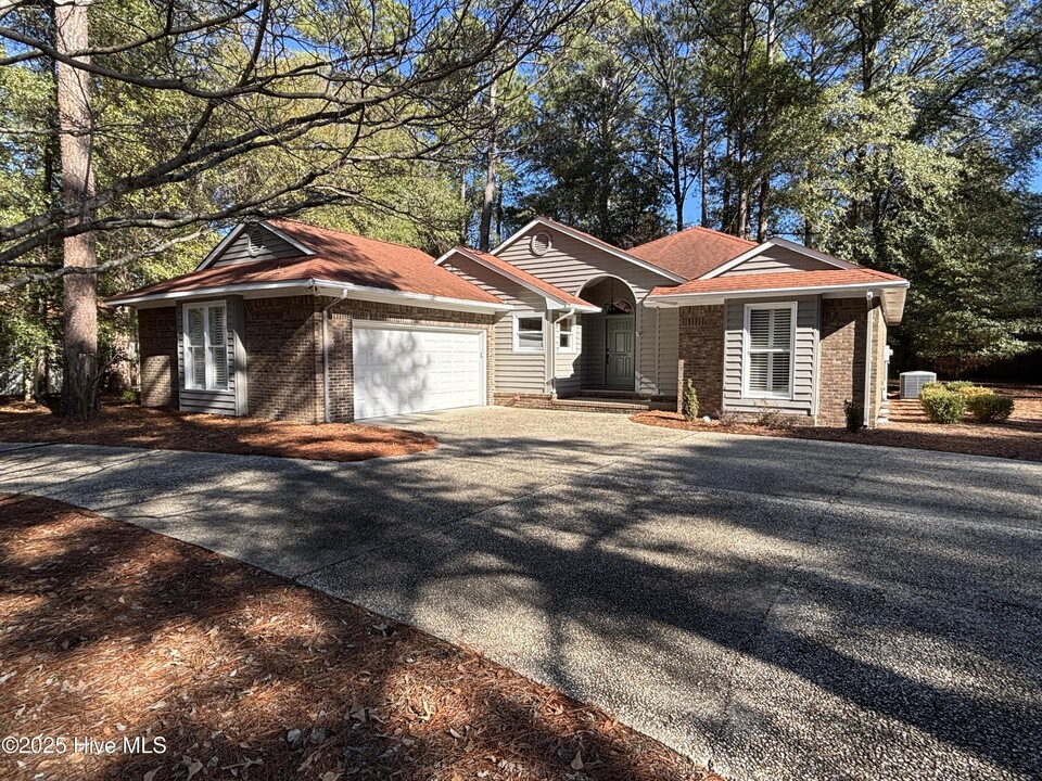 105 Merion Cir in Pinehurst, NC - Building Photo