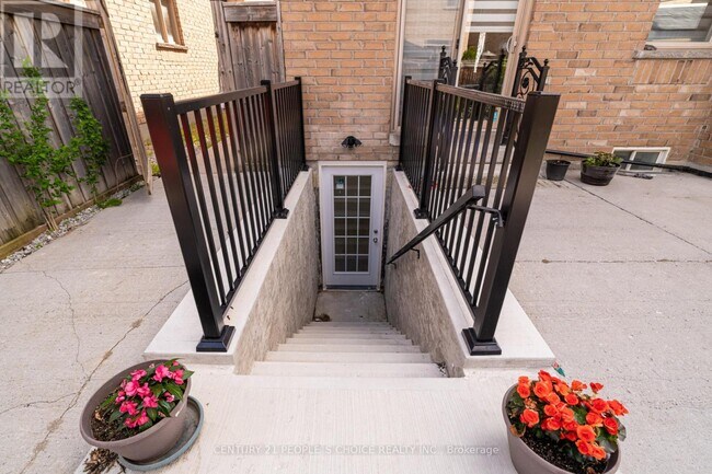 25 Drummondville Dr in Brampton, ON - Building Photo - Building Photo