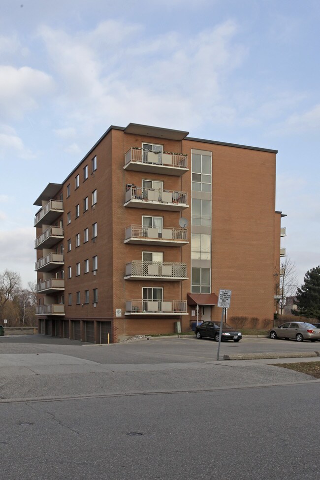 3041 Jaguar Valley Dr in Mississauga, ON - Building Photo - Building Photo