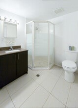 704 Abana Rd in Mississauga, ON - Building Photo - Building Photo