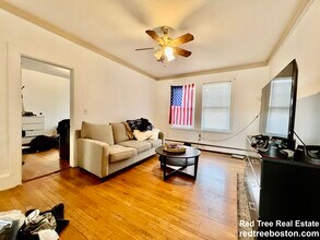 1726 Commonwealth Ave, Unit 8 in Boston, MA - Building Photo - Building Photo