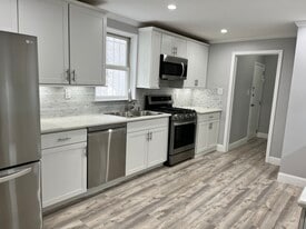 455 Wayne St, Unit 1