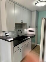5402 Balboa Arms Dr in San Diego, CA - Building Photo