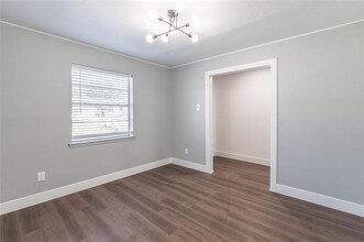 1122 Intervale Dr in Garland, TX - Foto de edificio - Building Photo