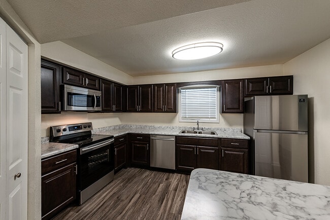 Bridge Pointe Apartments and Townhomes